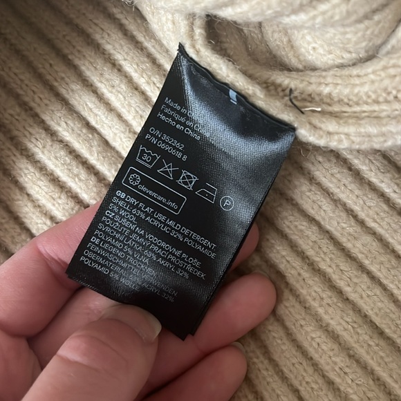 H&M Cream Sweater - Picture 8 of 8